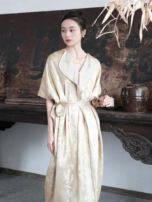盛唐牡丹 |真丝提花香槟金喜上眉梢连衣裙(配腰带) 商品图1