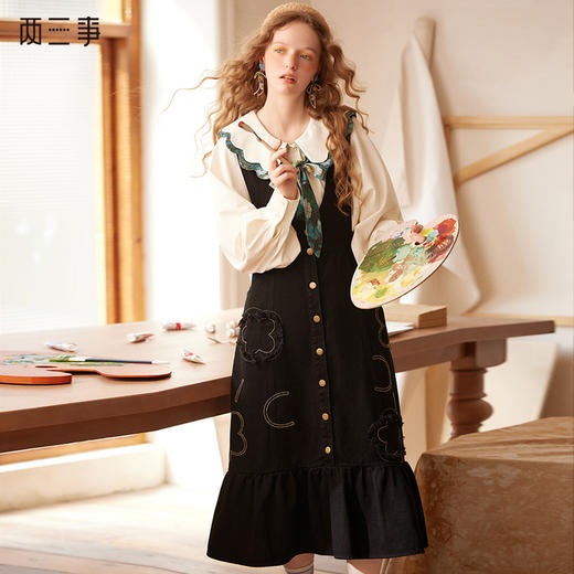 两三事魅影几许复古绣花荷叶边裙摆牛仔背带连衣裙 商品图0