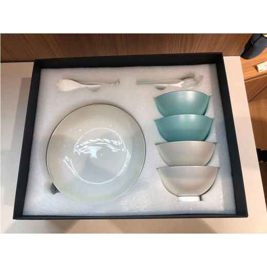 品物攸宜唐山骨瓷手绘素锦4人用12头中式套装餐具（蓝绿+白）礼盒装 商品图3