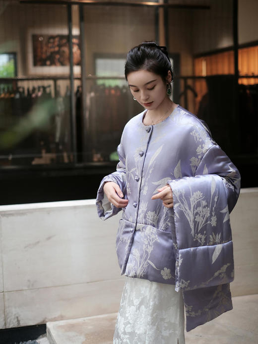 盛唐牡丹|真丝提花蕙兰纹夹绵棉服(配围巾) 商品图2