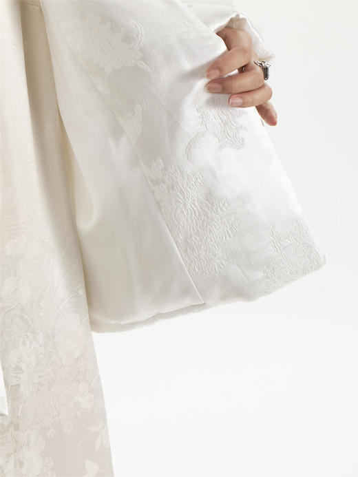 微瑕秒杀| 盛唐牡丹 | 真丝压皱提花高领夹棉外套[特价品](特殊商品不退不换) 商品图13