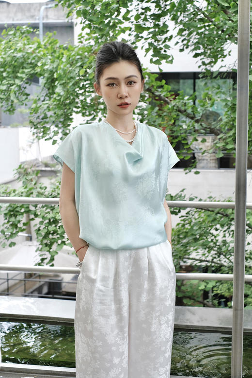 盛唐牡丹 |真丝提花荡领上衣 商品图1