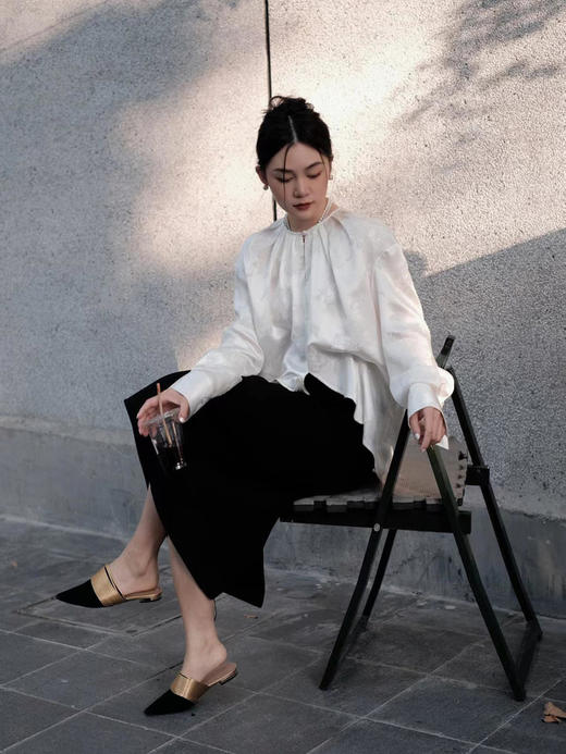 瑕疵|  盛唐牡丹 |真丝压花圆领女上衣-珍珠白 [特价品] 商品图13