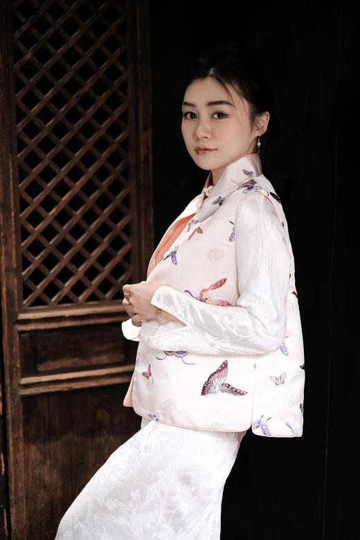 盛唐牡丹|真丝缎手推绣百蝶纹样马甲 商品图5