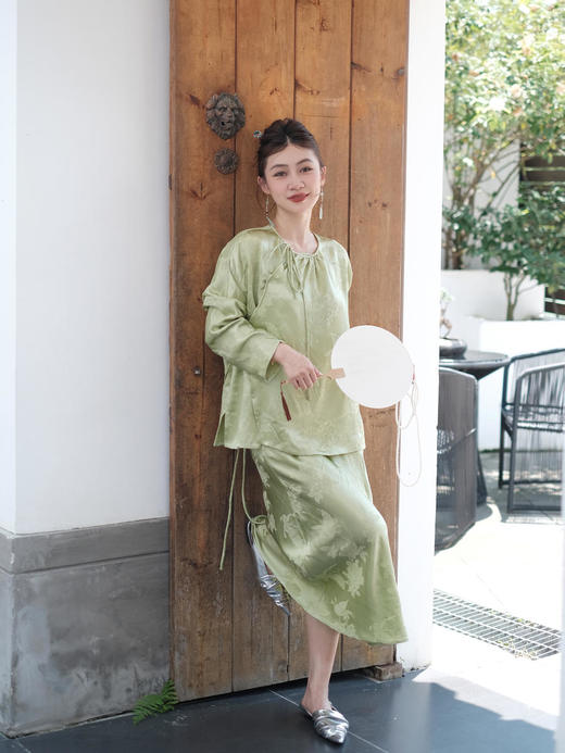 微瑕秒杀 |盛唐牡丹 |真丝冠乐绉蝶恋花系带上衣[特价品](特殊商品不退不换) 商品图3