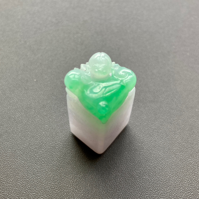 糯冰种阳绿翡翠印章