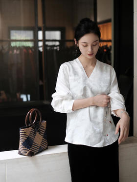 瑕疵|盛唐牡丹 | 珍珠白蝶恋花女上衣[特价品](特殊商品不退不换)