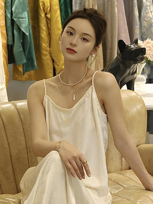 瑕疵 | 盛唐牡丹 |香槟色真丝提花麻花吊带连衣裙[特价品](特殊商品不退不换) 商品图11