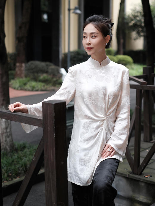 微瑕秒杀|  盛唐牡丹|真丝冠乐绉褶皱款上衣-白色 [特价品](特殊商品不退不换) 商品图1