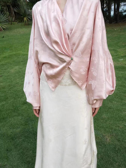 盛唐牡丹 | 粉色蝶恋花/紫色喜鹊缠枝真丝提花褶皱上衣 商品图6