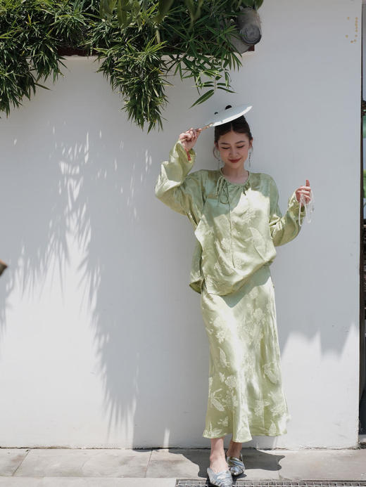 微瑕秒杀 |盛唐牡丹 |真丝冠乐绉蝶恋花系带上衣[特价品](特殊商品不退不换) 商品图2