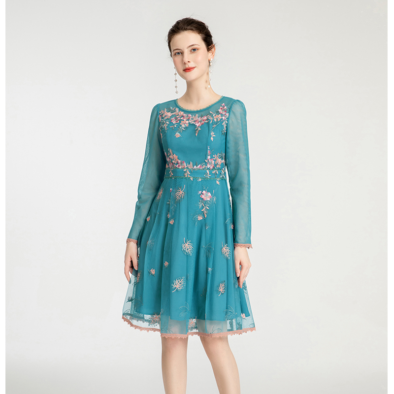司歌刺绣国风长袖连衣裙圆领端庄优雅A881240