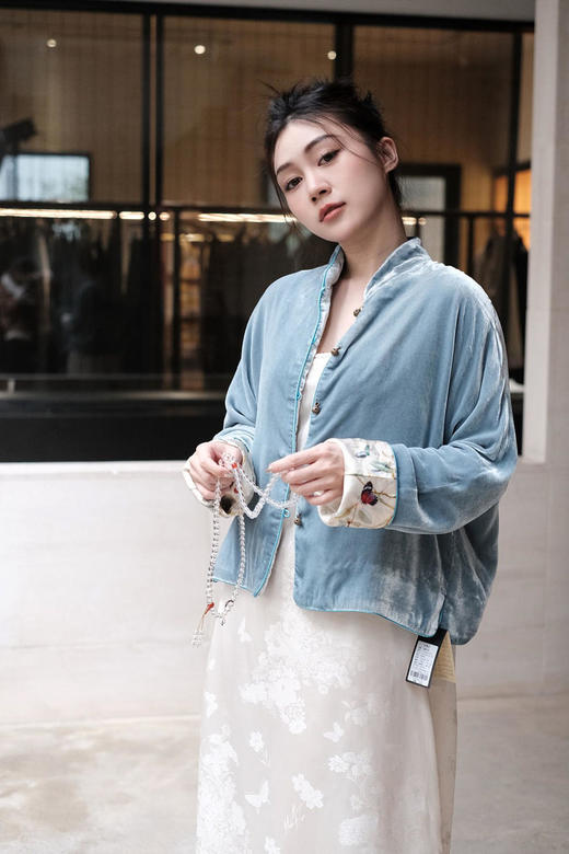 微瑕秒杀| 盛唐牡丹 |真丝丝绒浅蓝短上衣[特价品](特殊商品不退不换) 商品图5