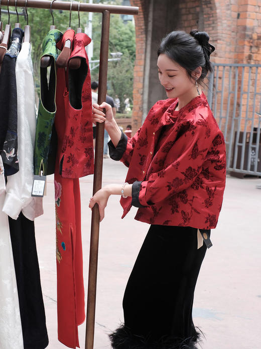 盛唐牡丹 |朱樱红蝶恋花漳绒外套 商品图3