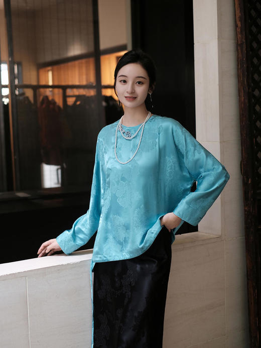 盛唐牡丹 |海青蓝石榴花纹样偏襟上衣 商品图5