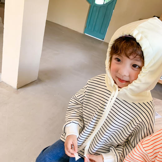 【韩版连帽条纹卫衣！时尚又俏皮】女童秋装卫衣韩版小童男童条纹宽松上衣，韩国童装无帽绳设计，更显清新自然。让女童自信穿出时尚态度，轻松展现休闲魅力lm 商品图5