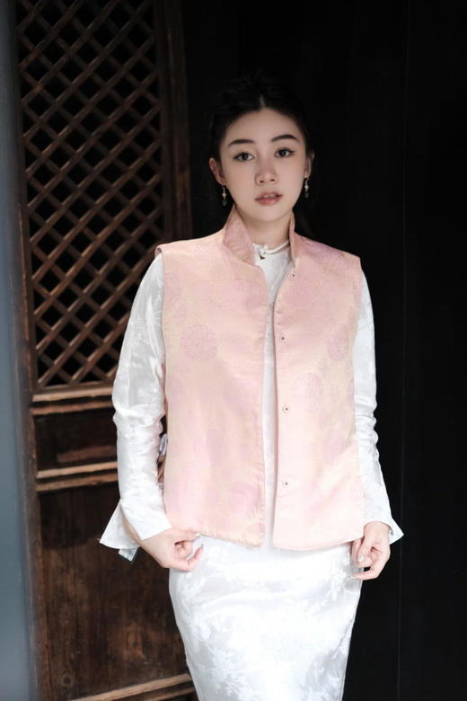 盛唐牡丹|真丝缎手推绣百蝶纹样马甲 商品图9