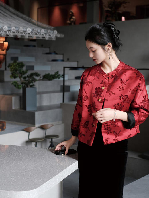 盛唐牡丹 |朱樱红蝶恋花漳绒外套 商品图0
