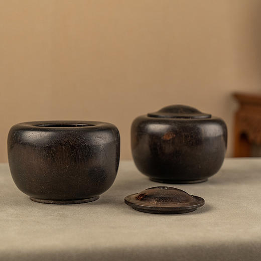 清早期 紫檀一木整挖围棋罐（一对） 商品图1