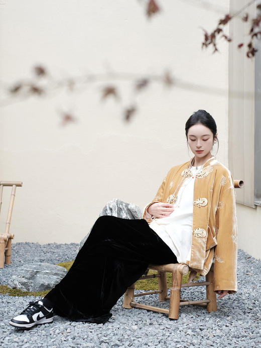 盛唐牡丹 |丝绒绣花大花扣夹棉外套 商品图3