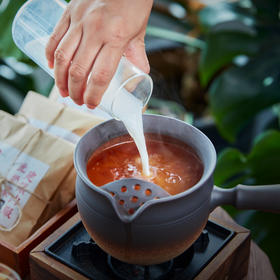 传统中式奶茶  淡淡草本香，香甜奶茶味  新鲜好料，健康不添加