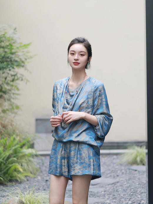 盛唐牡丹 |深蓝清明上河图真丝提花荡领女上衣 商品图5