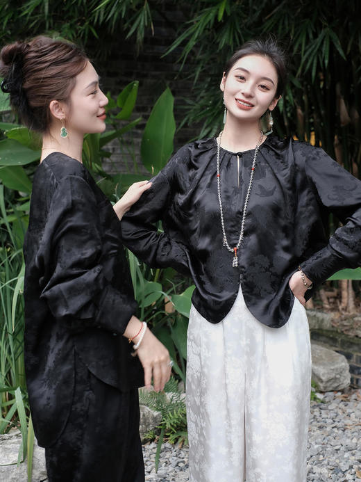 盛唐牡丹 |真丝压花圆领女上衣-黑色 商品图4