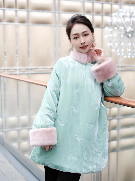 微瑕秒杀| 盛唐牡丹|丝绒绣花配水貂毛棉服[特价品](特殊商品不退不换) 商品图0