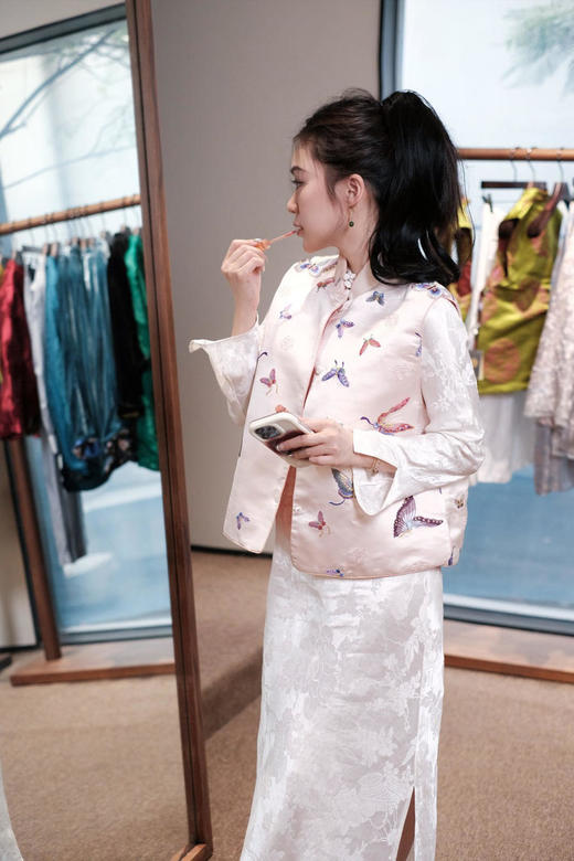 盛唐牡丹|真丝缎手推绣百蝶纹样马甲 商品图6