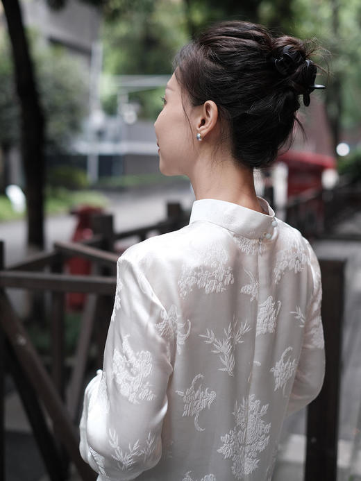 微瑕秒杀|  盛唐牡丹|真丝冠乐绉褶皱款上衣-白色 [特价品](特殊商品不退不换) 商品图5