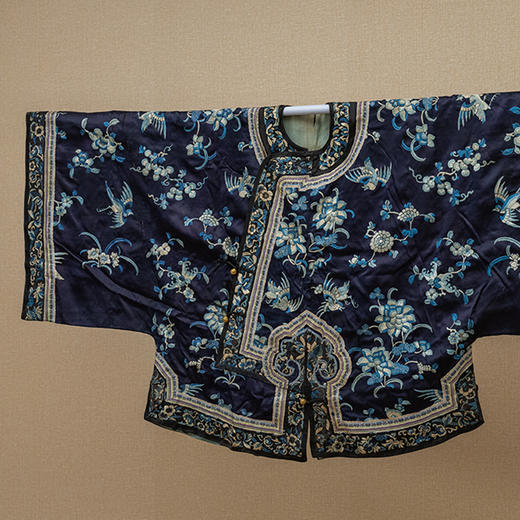 清 三蓝绣花鸟纹女褂 商品图4