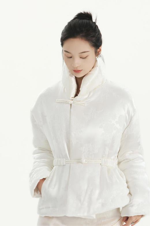 微瑕秒杀| 盛唐牡丹 | 真丝压皱提花高领夹棉外套[特价品](特殊商品不退不换) 商品图12