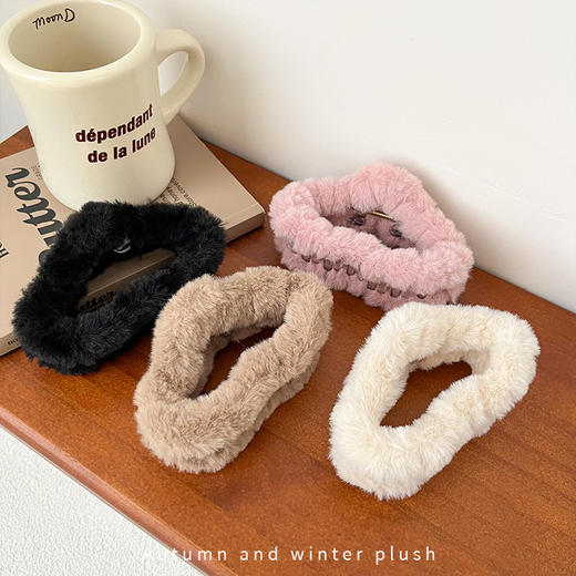 秋冬【云朵毛绒抓夹】百搭仿兔毛发发饰  后脑勺鲨鱼夹发爪  多款可选 商品图3