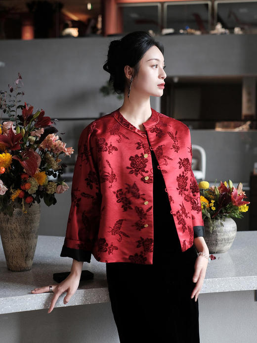 盛唐牡丹 |朱樱红蝶恋花漳绒外套 商品图1