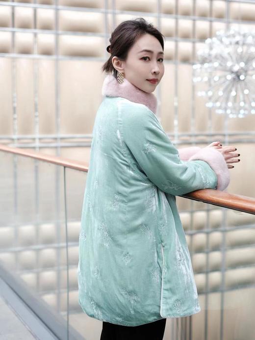 微瑕秒杀| 盛唐牡丹|丝绒绣花配水貂毛棉服[特价品](特殊商品不退不换) 商品图4