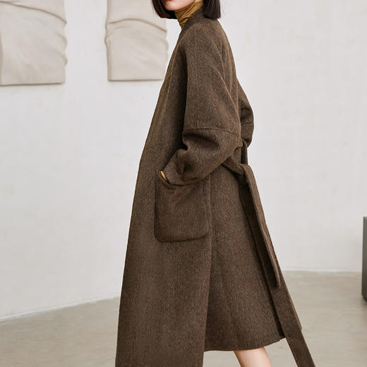 玳莎驼绒双面呢长大衣女士2023年新款收腰宽松圆领插肩长毛外套  DD39301 商品图3