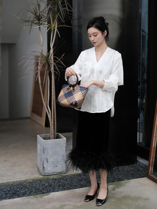 瑕疵|盛唐牡丹 | 珍珠白蝶恋花女上衣[特价品](特殊商品不退不换) 商品图1