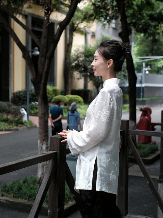 微瑕秒杀|  盛唐牡丹|真丝冠乐绉褶皱款上衣-白色 [特价品](特殊商品不退不换) 商品图7