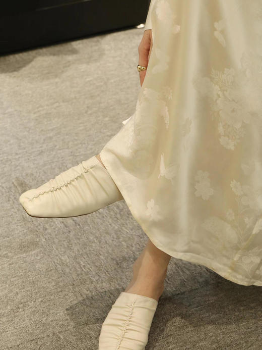 瑕疵 | 盛唐牡丹 |香槟色真丝提花麻花吊带连衣裙[特价品](特殊商品不退不换) 商品图4