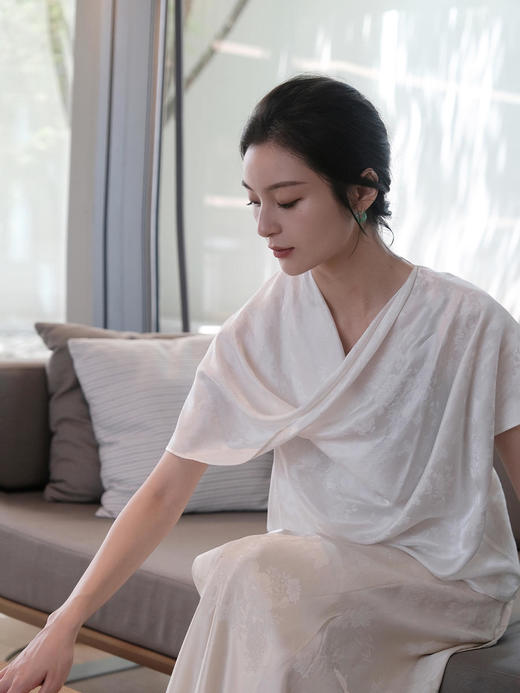 盛唐牡丹 |真丝蝶恋花交叉领上衣 商品图4