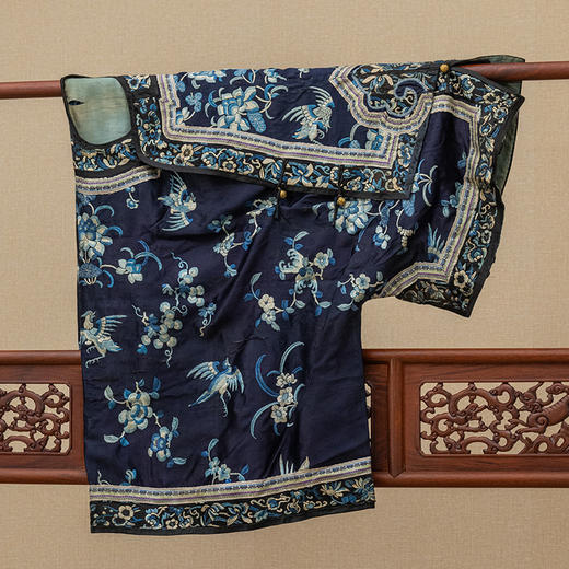 清 三蓝绣花鸟纹女褂 商品图3