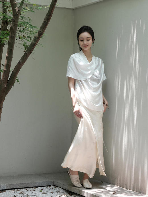 盛唐牡丹 |真丝蝶恋花交叉领上衣 商品图3