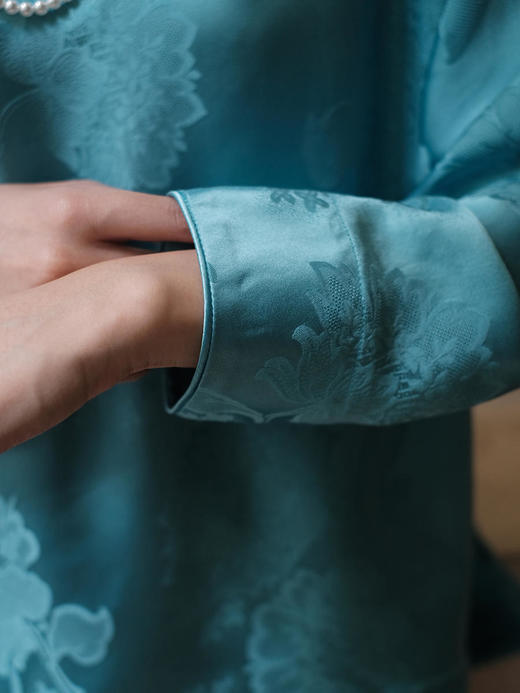 盛唐牡丹 |海青蓝石榴花纹样偏襟上衣 商品图4