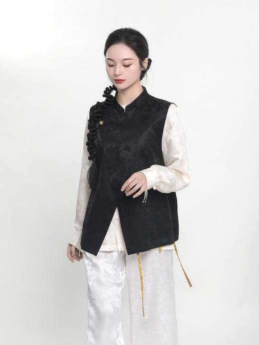 瑕疵|  盛唐牡丹 |花香引蝶真丝宋锦新中式马甲正反两穿（内衬布料随机搭配：黑色蝶恋花内衬或黑色清明上河图内衬）[特价品]](特殊商品不退不换) 商品图8