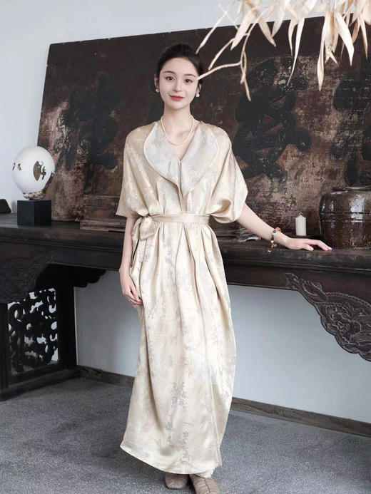 盛唐牡丹 |真丝提花香槟金喜上眉梢连衣裙(配腰带) 商品图0