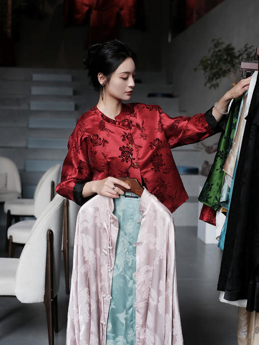 盛唐牡丹 |朱樱红蝶恋花漳绒外套 商品图7