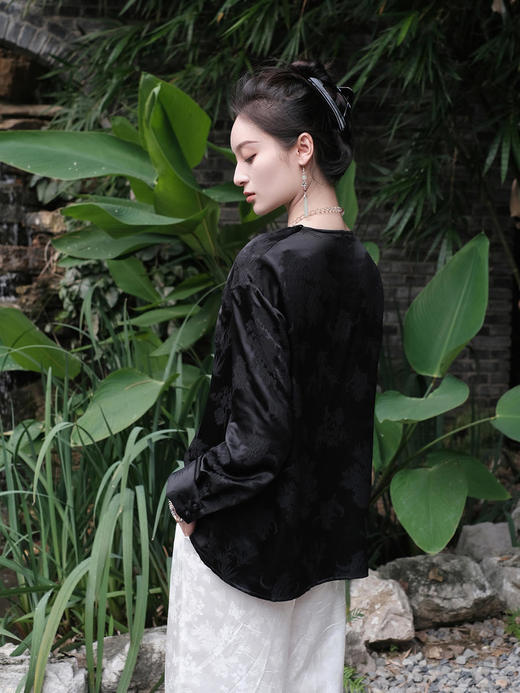 盛唐牡丹 |真丝压花圆领女上衣-黑色 商品图2