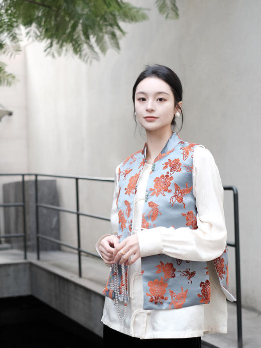 盛唐牡丹 |真丝漳绒立领新中式马甲-冰蓝底-铁锈红纹 商品图6
