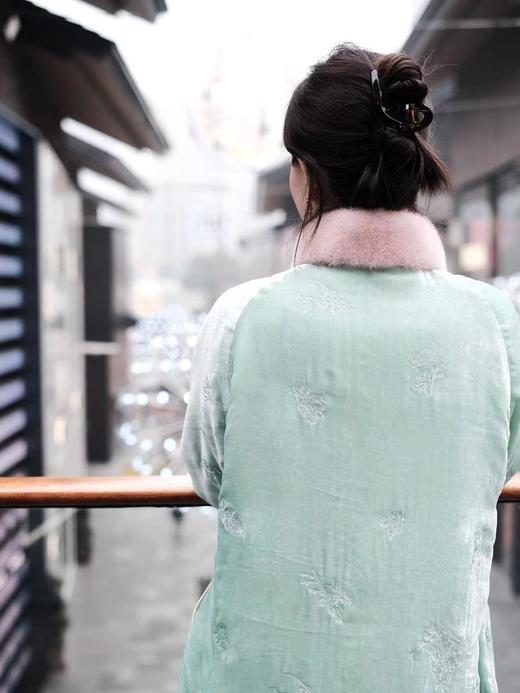 微瑕秒杀| 盛唐牡丹|丝绒绣花配水貂毛棉服[特价品](特殊商品不退不换) 商品图5