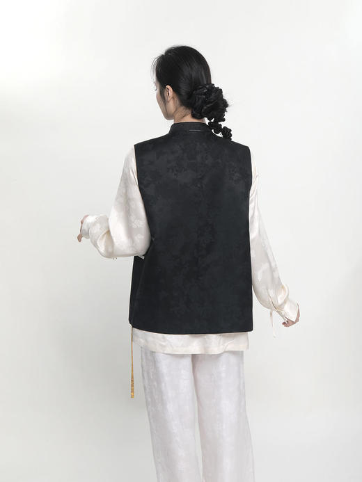 瑕疵|  盛唐牡丹 |花香引蝶真丝宋锦新中式马甲正反两穿（内衬布料随机搭配：黑色蝶恋花内衬或黑色清明上河图内衬）[特价品]](特殊商品不退不换) 商品图7